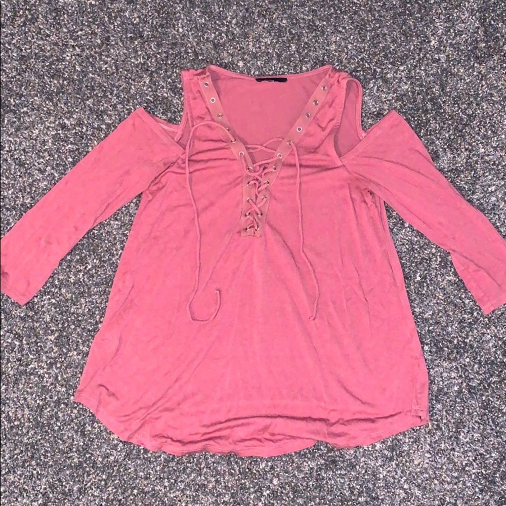 three quarter sleeve shirt